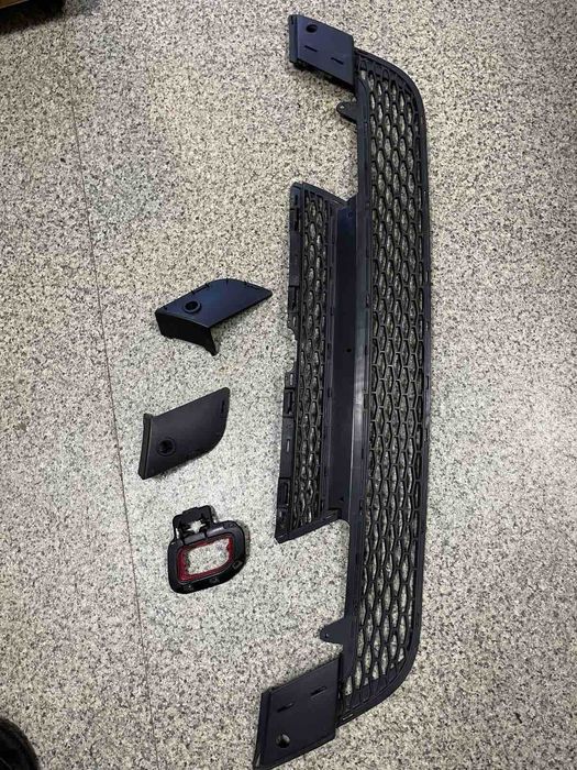 решётка бампера переднего Land rover  BJ3M-17K945 B