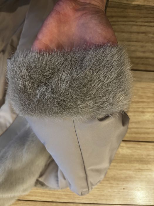 Жіночий пуховик MaxMara з натуральним хутром норки