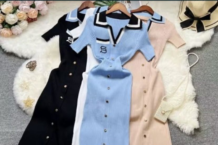 Сукня жіноча з комірцем