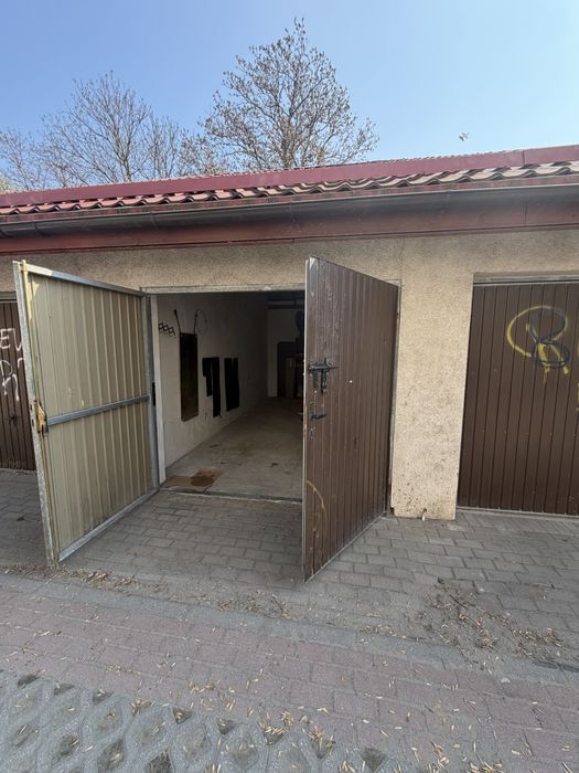 Sprzedam Garaz 18 m2 garaż Hallera 15