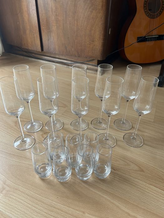 Copos altos de champanhe e licor (10) e shot (7)