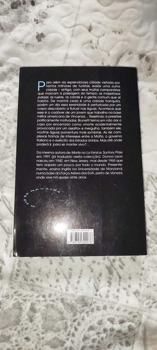 Livro "Morte numa terra estranha" - Donna Leon