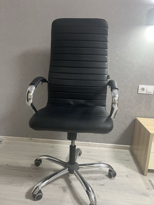 Офісне крісло в чудовому стані