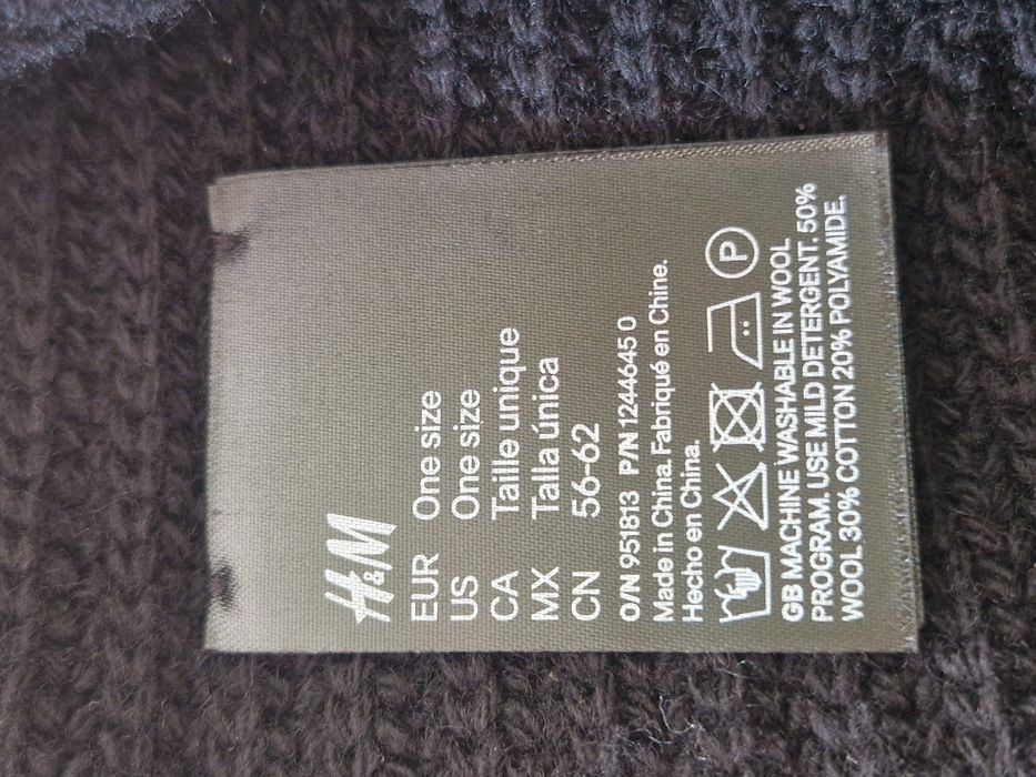 Prążkowana czapka H&M (50% wełna).