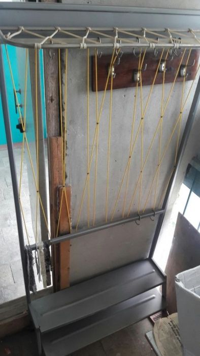 Солдеповська вішалка з підставою для обуві