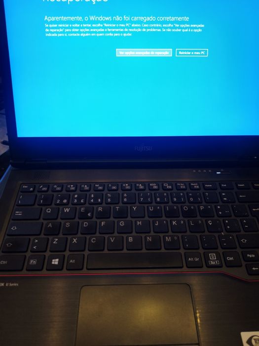 Fugitsu lifebook U 748  com avaria