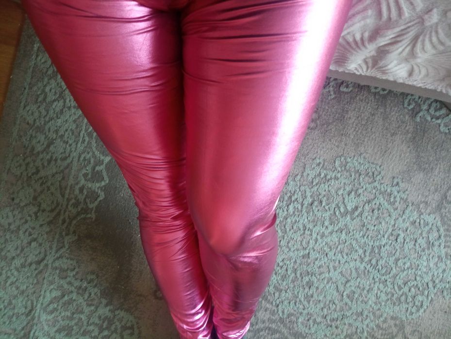 Błyszczące legginsy,L/XL