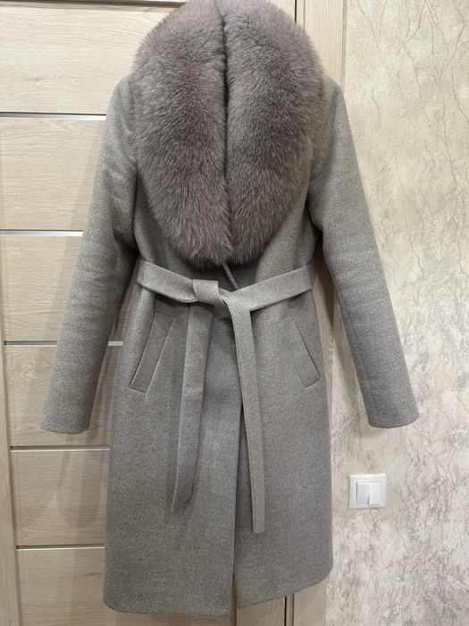 Пальто с воротником из песца