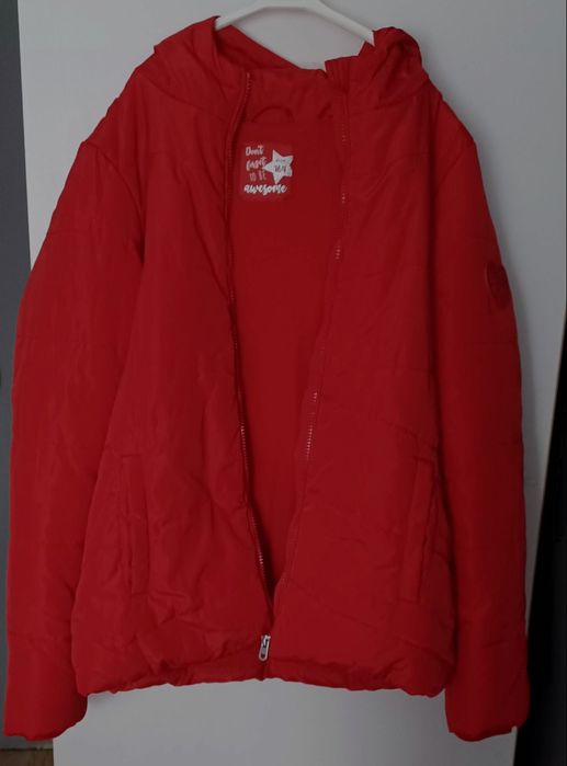 Czerwona kurtka zimowa