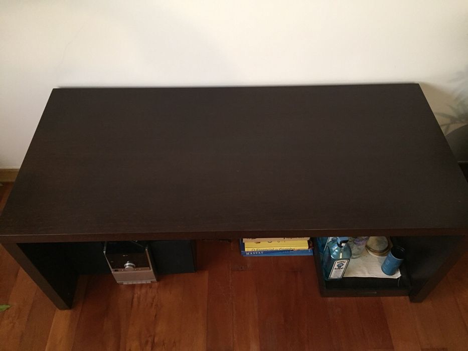 Mesa de apoio / móvel para sala em wengé