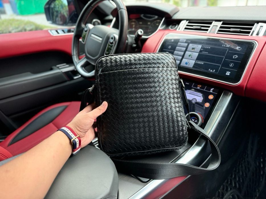 Мужская кожаная сумка bottega veneta на через плесе сумка ботега