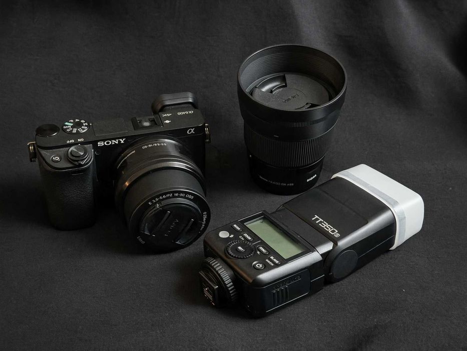 Sony A6400 + 16-50mm + Sigma 56mm f/1.4 + GODOX TT350S