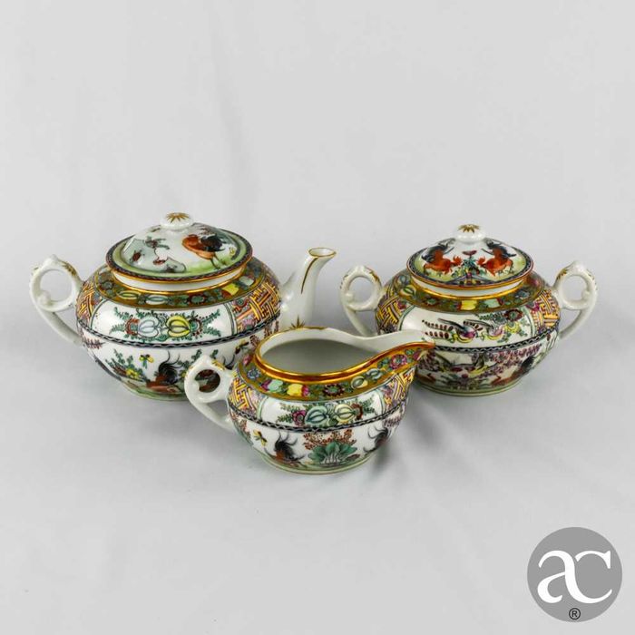 Bule açucareiro e leiteira, China, decoração luta de galos, circa 1970