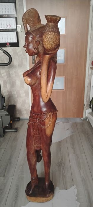 Duża figura z egzotycznego drewna