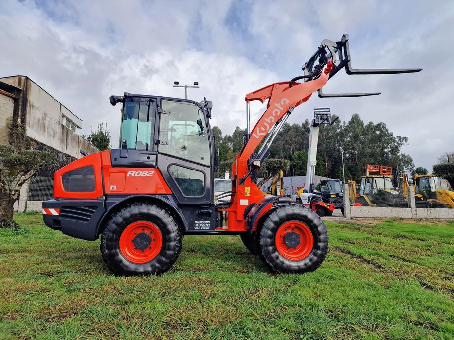 Pá carregadora kubota R 082