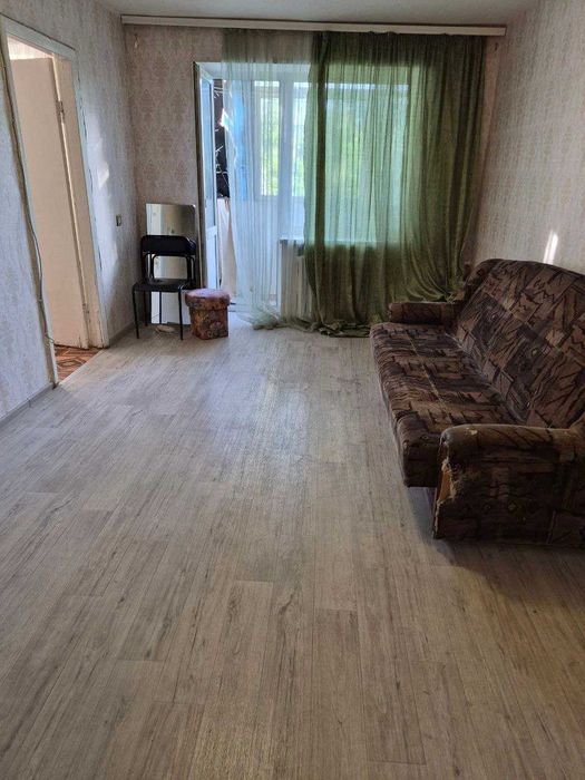 Продам 3 кімн. квартиру в ЦЕНТРІ . 2/5 цегл. Житловий стан. 45000