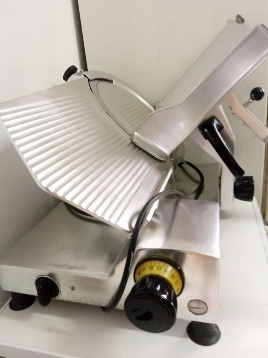 Máquina cortadora fatiadora carnes