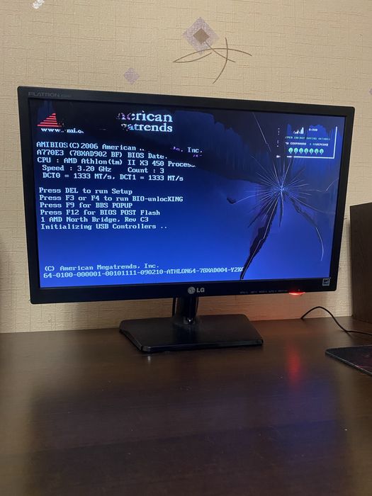 Продам монитор с разбитым экраном