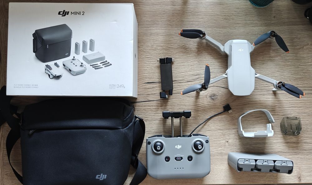Dron DJI Mini 2 Fly More Combo