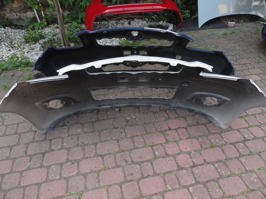 Toyota Yaris Zderzak przód 09-11