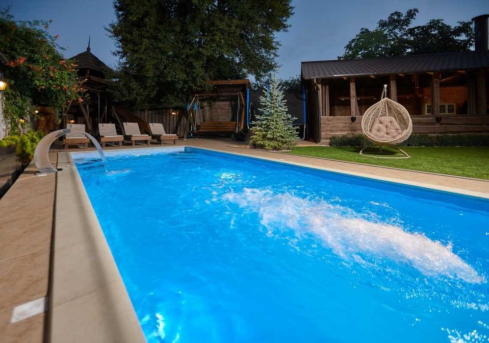 Дом 300 кв. Открытый бассейн с подогревом, сауна, джакузи, бильярд.