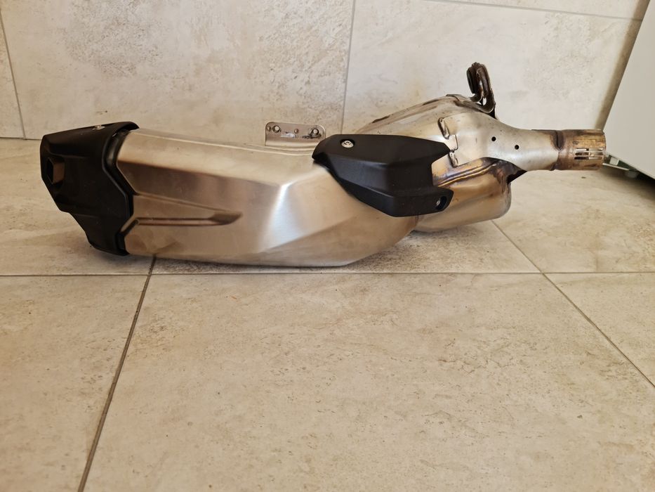 ESCAPE BMW F900 origem