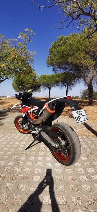 KTM 690 Enduro R Supermotard  com 57 cv,  de 2016