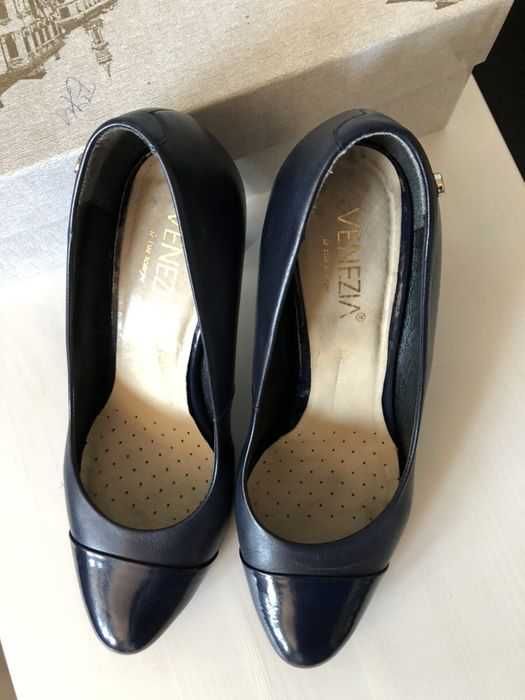 Buty czółenka Venezia skórzane granatowe 38 skóra