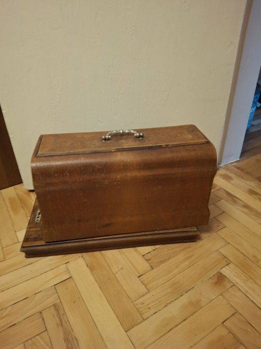 Швейна машинка Adria