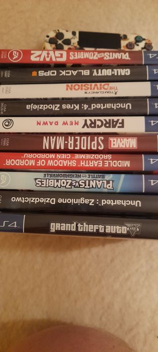 Ps 4 slim 2.5TB dysk,dwa pady,pudełko,kable+biblioteka gier