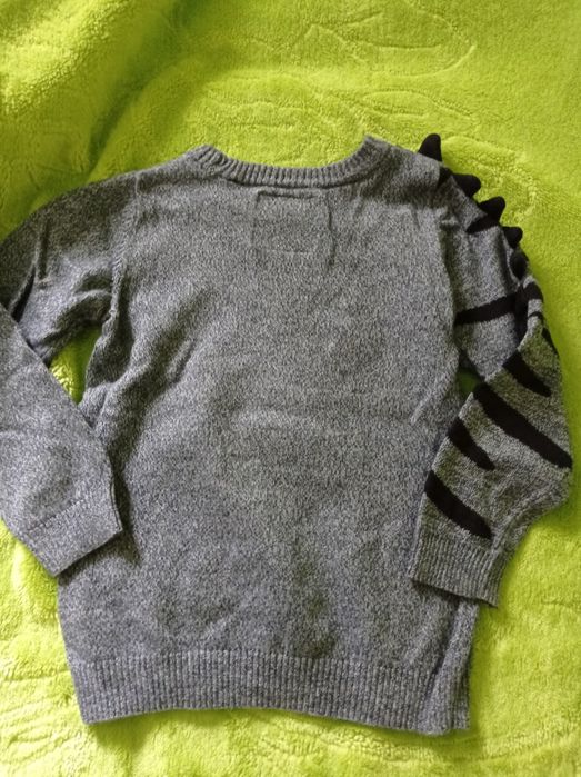 Elegancki sweterek z motywem zwierzęcym rozmiar 98