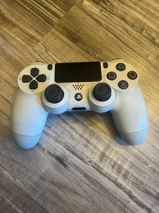 Konsola PlayStation 4 Pro 1Tb plus dwa pady