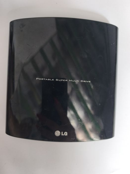 Зовнішній DVD-привід LG Portable Super Multi Drive.