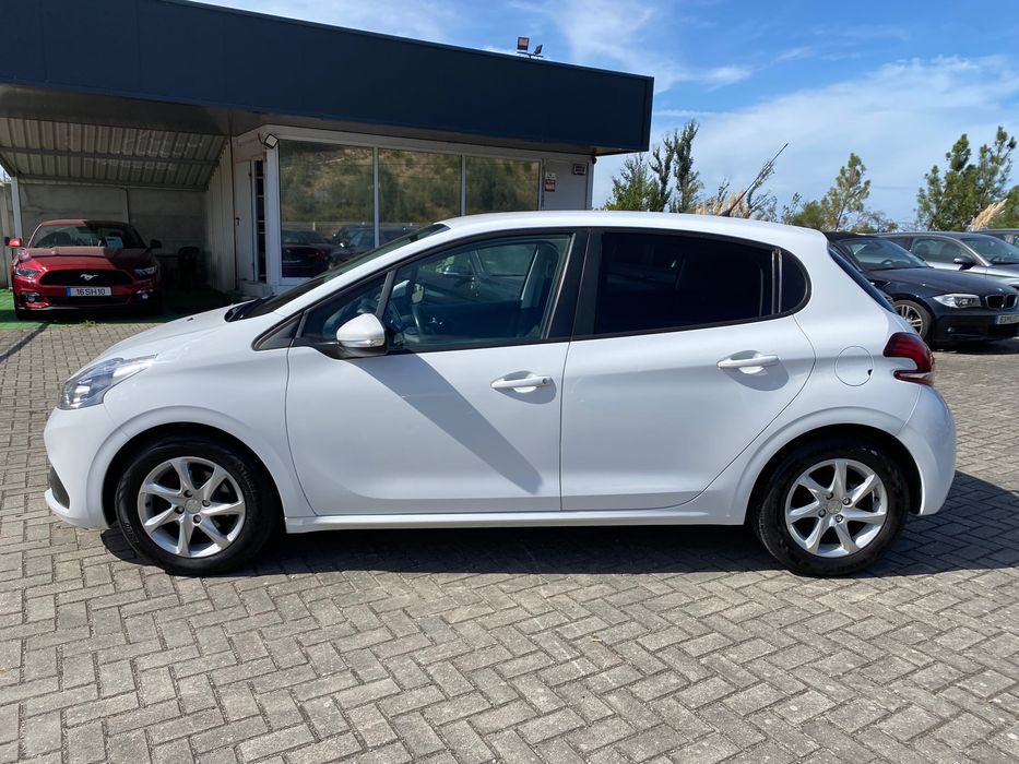Peugeot 208 1.6 HDI - Garantia 18 meses