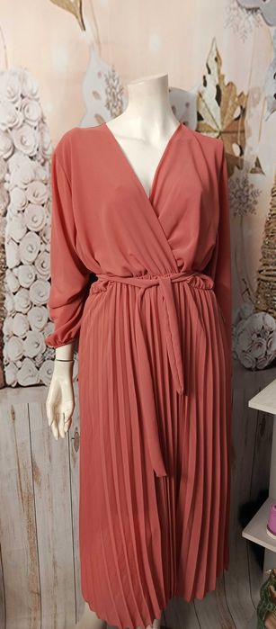 Wizytowa sukienka plisowana rozmiar Plus size biust 130 cm