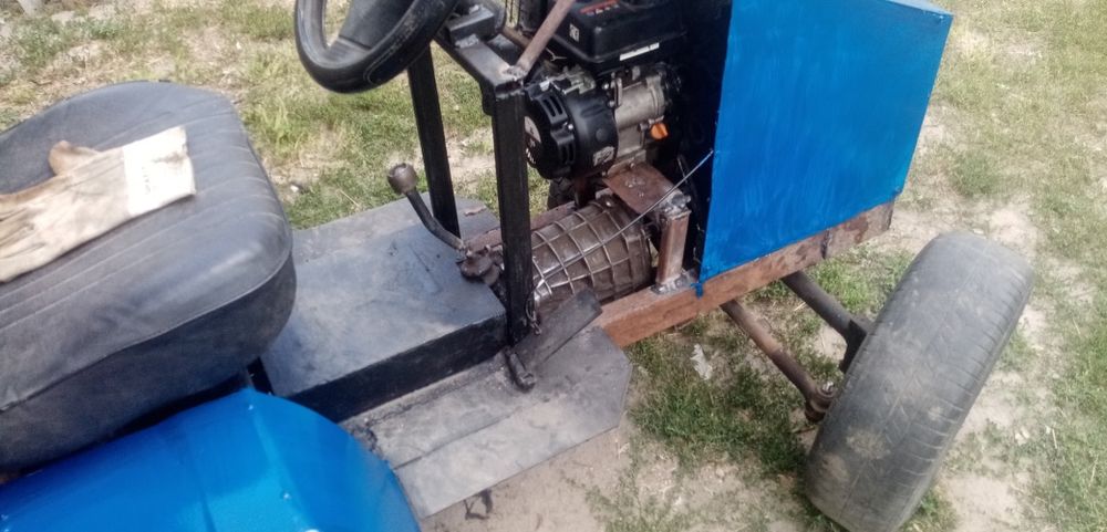 Продам мини трактор 13000 гр е торг