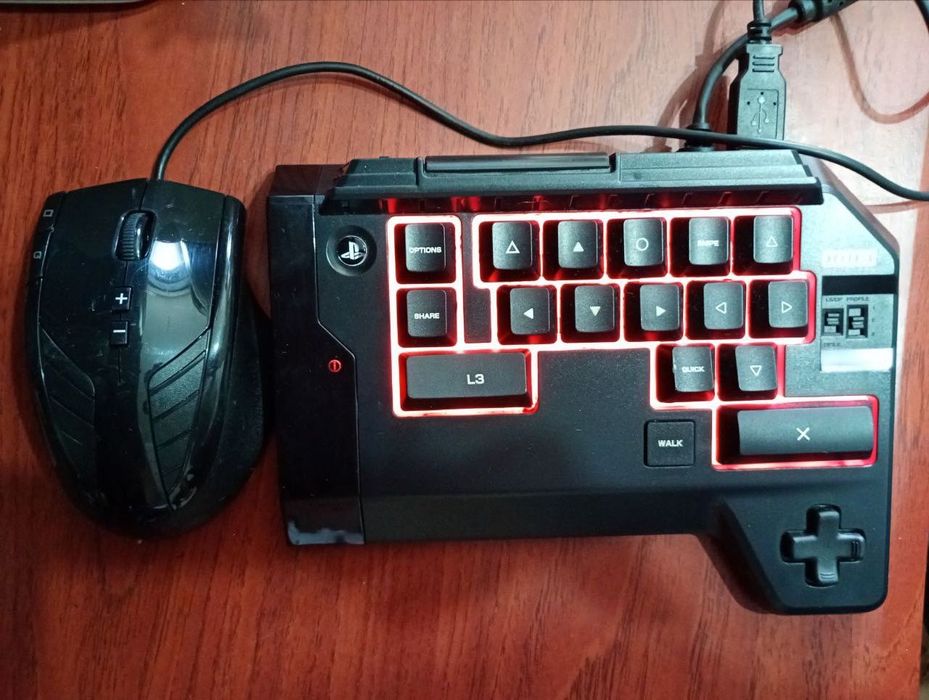 Клавіатура,геймпад HORI PS4