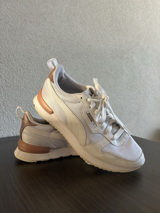 Білі кросівки Puma