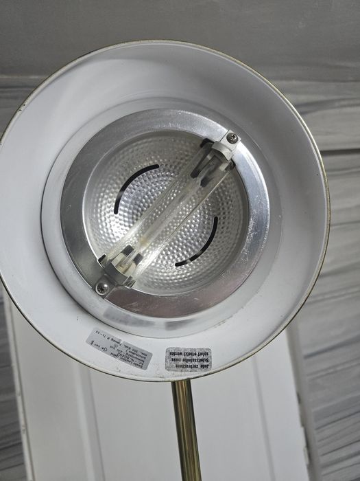 Stojąca, złota, niemiecka lampa