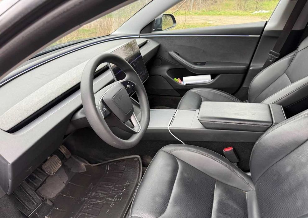 Tesla Model 3 2024 року