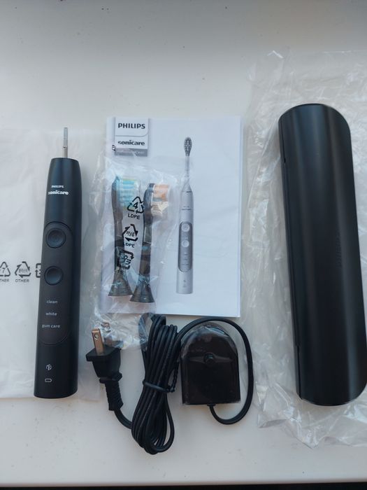 Зубна щітка Philips 7000 / 6100 / hx751