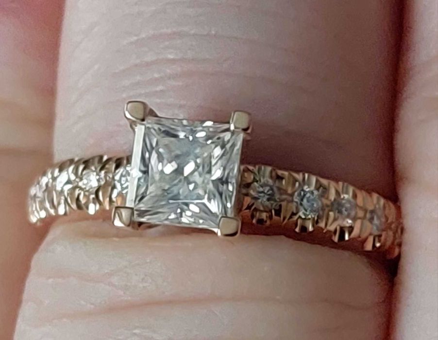 Золотое кольцо 585 проба Муассанит Размер 17 и 18