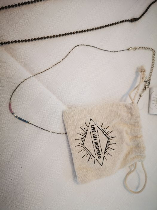 Vendo bijuteria variada brincos colares