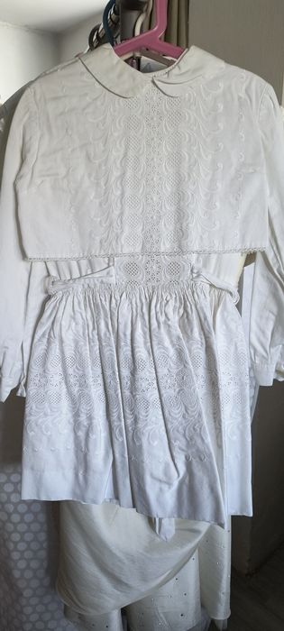 Sukienka do sypania kwiatków lub na komunię. Materiał z haftem,