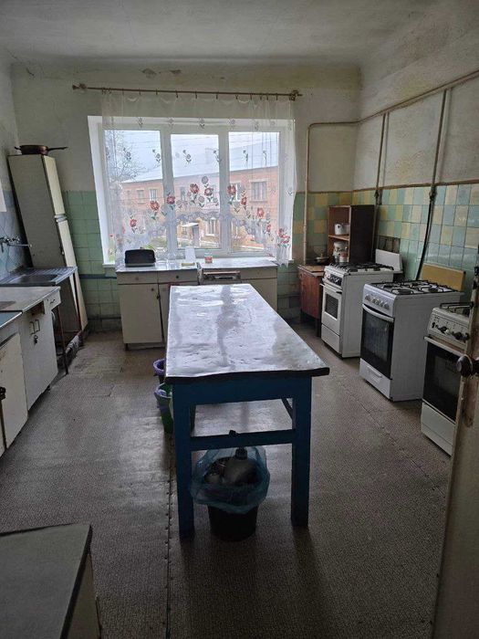 Продам большую комнату 18м2, до метро Индустриальная пешком