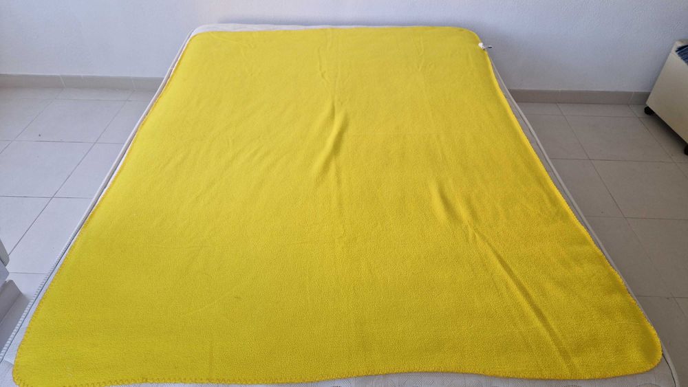 Manta amarela da marca Tarringtown House