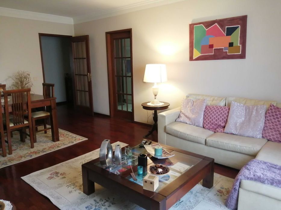 Alugo T3 na Rua das Laranjeiras,  São Mamede Infesta.