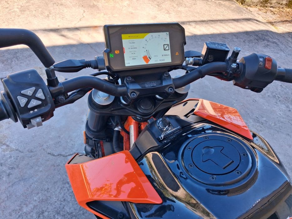 KTM Duke 390 (2019) – 8.100km – 2.500€ (S/ Matrícula) Suíça