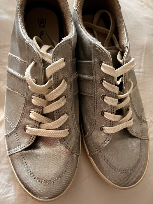 Tenis pradeados novos massimo dutti tamanho 38.