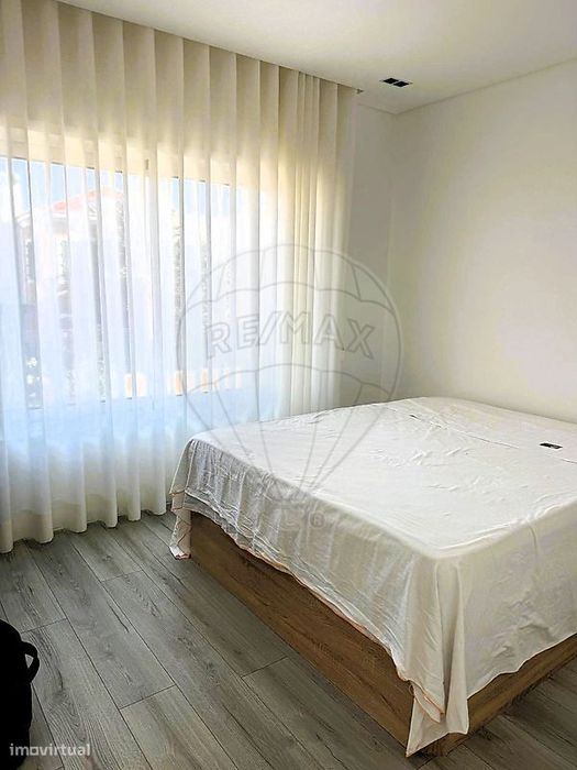 Moradia T5 para arrendamento